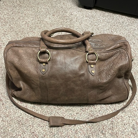 I Medici itilian leather duffle bag with padded handles & detachable crossbody - Picture 1 of 12